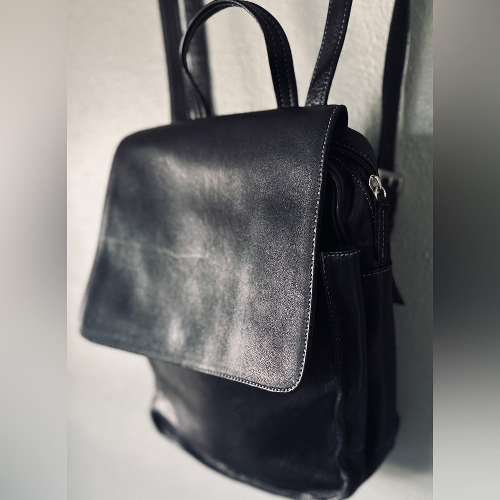 TIGNANELLO Vintage 90’s Black Soft Leather Backpack | Adjustable Leather Straps